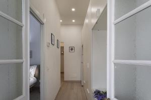 a hallway with white walls and wood floors and a door at La casa di Nanni a Camogli by Wonderful Italy in Camogli