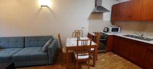 Kuchyňa alebo kuchynka v ubytovaní Angel City Apartments