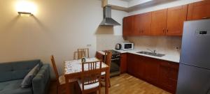 Kuchyňa alebo kuchynka v ubytovaní Angel City Apartments