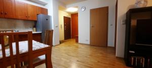 Kuchyňa alebo kuchynka v ubytovaní Angel City Apartments