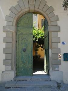 an entrance to a building with a green door at Pian dei Giullari Suite in Florence