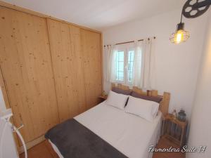 Posteľ alebo postele v izbe v ubytovaní Formentera suite 14