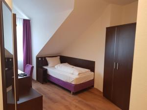 Postel nebo postele na pokoji v ubytování ates Hotel Lampertheim by AURUM