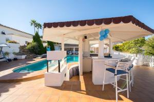 Bazén v ubytovaní Villa Belmonte FAMILY VILLA alebo v jeho blízkosti