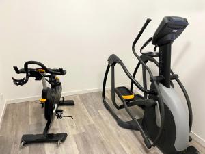 Fitness centrum a/nebo fitness zařízení v ubytování DORMERO Hotel Darmstadt