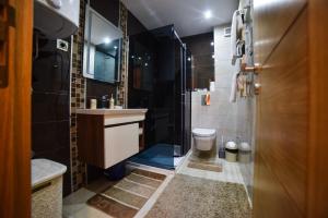 Ένα μπάνιο στο Apartman S1-2 +8 φωτογραφίες