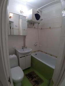 Ванная комната в AURA on Manas avenue, 7