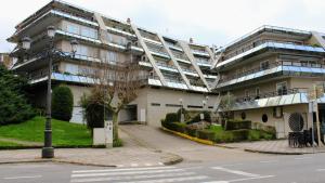 a large apartment building with a street in front of it at O fogar de Susana in Baiona