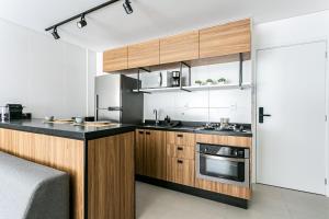 Kitchen o kitchenette sa Apartamentos completos ao lado da UFSC - NAVONA