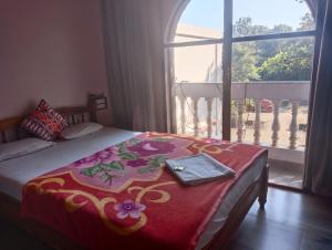 Magadh Resort ,In Fort Panhala Hotel客房内的一张或多张床位