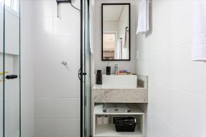 Vonios kambarys apgyvendinimo įstaigoje Apartamentos completos ao lado da UFSC - NAVONA