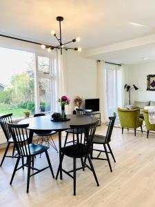 a dining room with a table and chairs at Zeehuis Zuidzande in Zuidzande