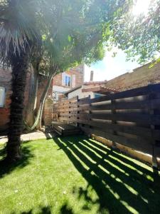 Vonkajšia záhrada v ubytovaní Le Clos Dupont - Appartement avec jardin et terrasse à Toulouse
