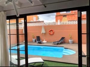 Bazén v ubytovaní Casa Madriu, Villa de lujo en zona residencial alebo v jeho blízkosti