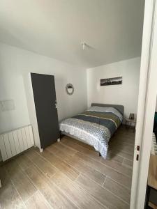 Posteľ alebo postele v izbe v ubytovaní Port de Caen Appartement