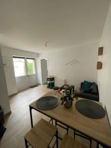 Posedenie v ubytovaní Port de Caen Appartement