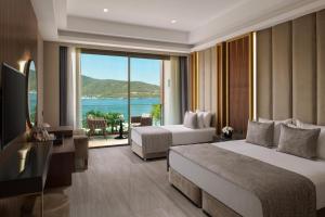 Postel nebo postele na pokoji v ubytování Vogue Hotel Supreme Bodrum