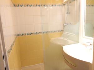 Un baño de Studio Huez, 1 pièce, 4 personnes - FR-1-405-93