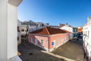 uma vista a partir da varanda de um edifício em Olinda House em Odeceixe