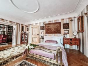 Posteľ alebo postele v izbe v ubytovaní Divná pani Luxury Gallery Rooms
