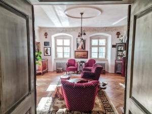 Posedenie v ubytovaní Divná pani Luxury Gallery Rooms