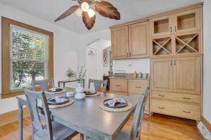 a dining room with a table with chairs and a ceiling fan at Lovely Bright Lansing Home 3 Bedrooms / 2 Bathrooms in Lansing