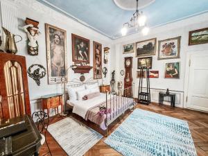Posteľ alebo postele v izbe v ubytovaní Divná pani Luxury Gallery Rooms