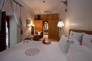 Postel nebo postele na pokoji v ubytování Riad Dar Justo Hotel Boutique & Spa