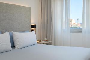 Postel nebo postele na pokoji v ubytování INNSiDE by Meliá Barcelona Apolo
