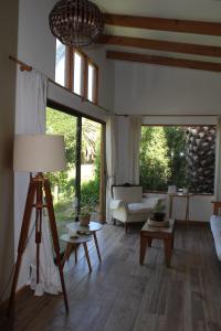 a living room with a lamp and a couch at Acogedora casa a pasos de la playa-Couzy house next to the beach in La Serena +15 photos