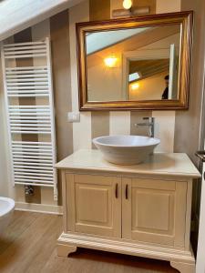 a bathroom with a sink and a mirror at Appartamento Stella in Pozzolengo