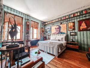 Posteľ alebo postele v izbe v ubytovaní Divná pani Luxury Gallery Rooms