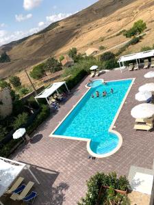 an overhead view of a swimming pool with people in it at Agriturismo Sant'Agata in Piana degli Albanesi