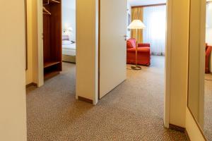 Postel nebo postele na pokoji v ubytování Globana Airport Hotel