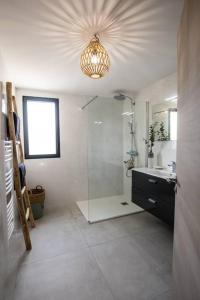 Kúpeľňa v ubytovaní Stanatura Appt 2 chambres vue panoramique #INDENO