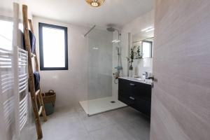 Łazienka w obiekcie Stanatura Appt 2 chambres vue panoramique #INDENO