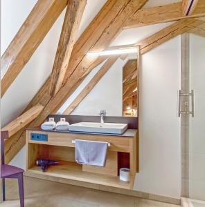 a bathroom with a sink in the attic at Zum Alten Fritz in Weigendorf