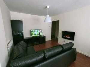 Μια τηλεόραση ή/και κέντρο ψυχαγωγίας στο Apartamento en Las margas Golf