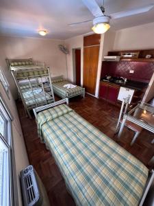 an overhead view of a room with two bunk beds at Apart Hotel Bari in Cordoba