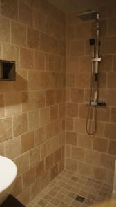 Ένα μπάνιο στο Les Pierres Blondes