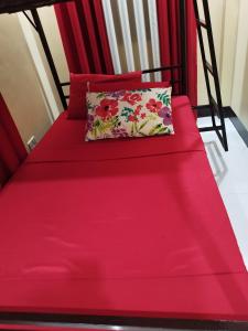 Cama o camas de una habitación en 30pax-Jumongs Transient Inn
