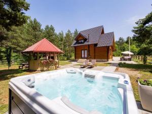 Bazén v ubytovaní Apartments Plitvice forest alebo v jeho blízkosti