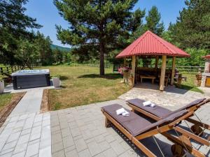 Vonkajšia záhrada v ubytovaní Apartments Plitvice forest