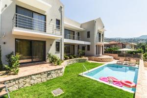 Bazén v ubytovaní MARIVAL Luxury Living - Adults Only alebo v jeho blízkosti