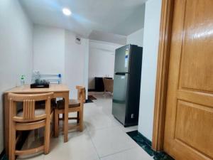 Η κουζίνα ή μικρή κουζίνα στο 2 BHK cozy apartment w/ Netflix and wifi in Bandra +13 φωτογραφίες