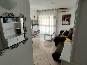 TV a/nebo společenská místnost v ubytování Minerva 1-Bedroom close to the beach park etc