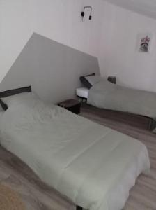 Postel nebo postele na pokoji v ubytování Logement moderne