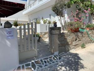 Φωτογραφία από το άλμπουμ του pension Violeta sea view rooms στην Παροικιά