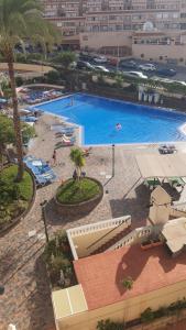 an overhead view of a large swimming pool with palm trees at DORY HOUSE LOS CRISTIANOS in Los Cristianos