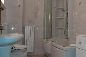 A bathroom at House Marika